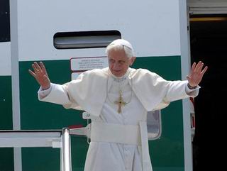 Emprendió viaje hacia la capital cubana Benedicto XVI