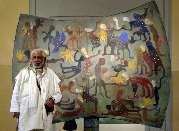El Premio Nacional de Artes Plásticas 2001, Manuel Mendive. Entre la luz y la sombra. Foto Ernesto Lozano. El Premio Nacional de Artes Plásticas 2001, Manuel Mendive. Entre la luz y la sombra. Foto Ernesto Lozano.