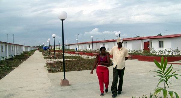 Evalúan Venezuela y Cuba construcción de casas resistentes a huracanes