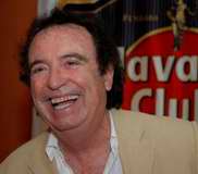 El popular cantante español Dyango