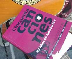 Libro Cincuenta canciones en años de Revolución